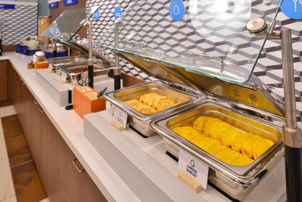 Express & - - Taylors By Ihg 3* Greenville