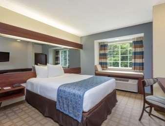 Hotel Microtel & -