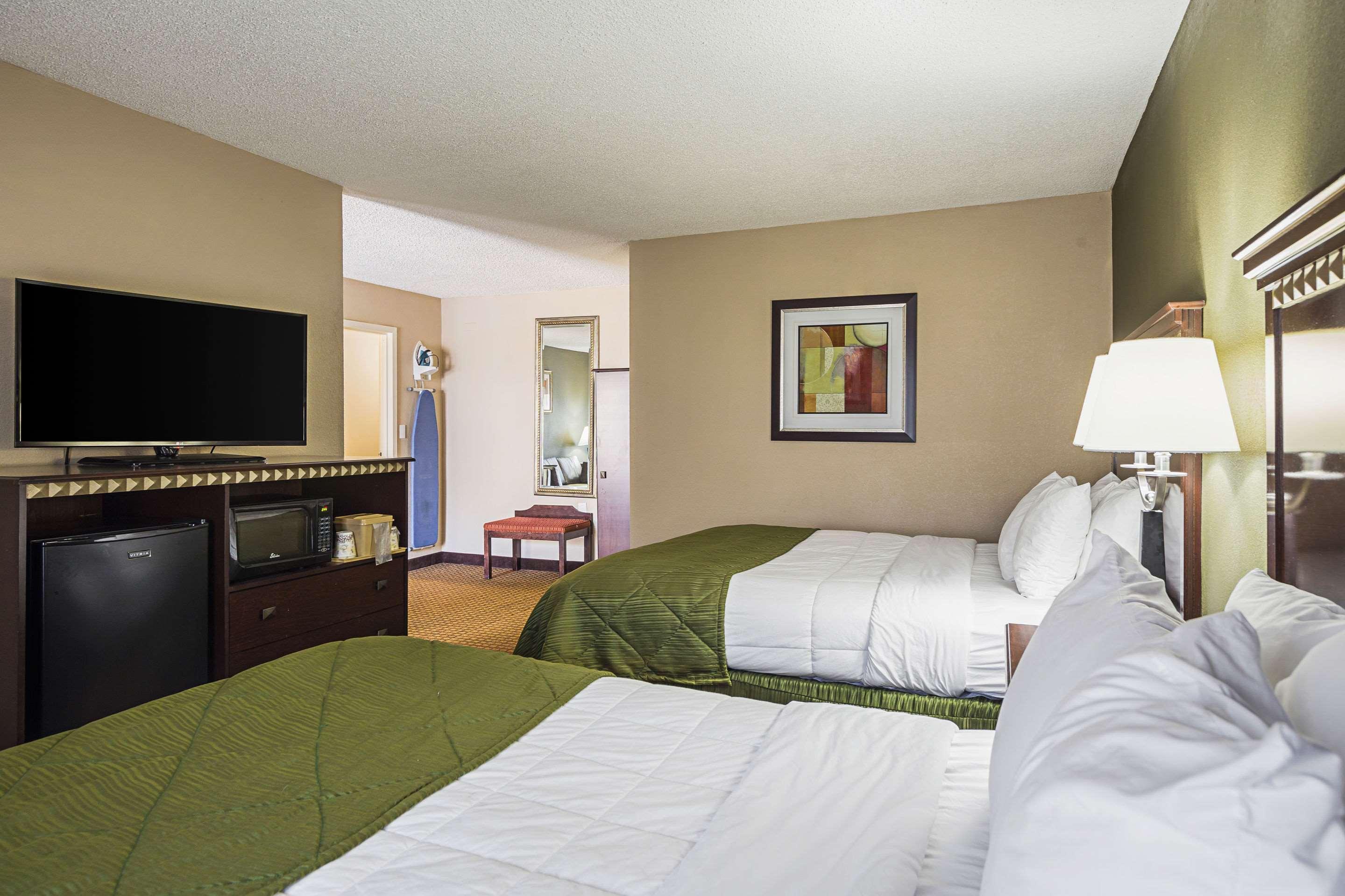 Quality & - Haywood Mall Hotel 2*