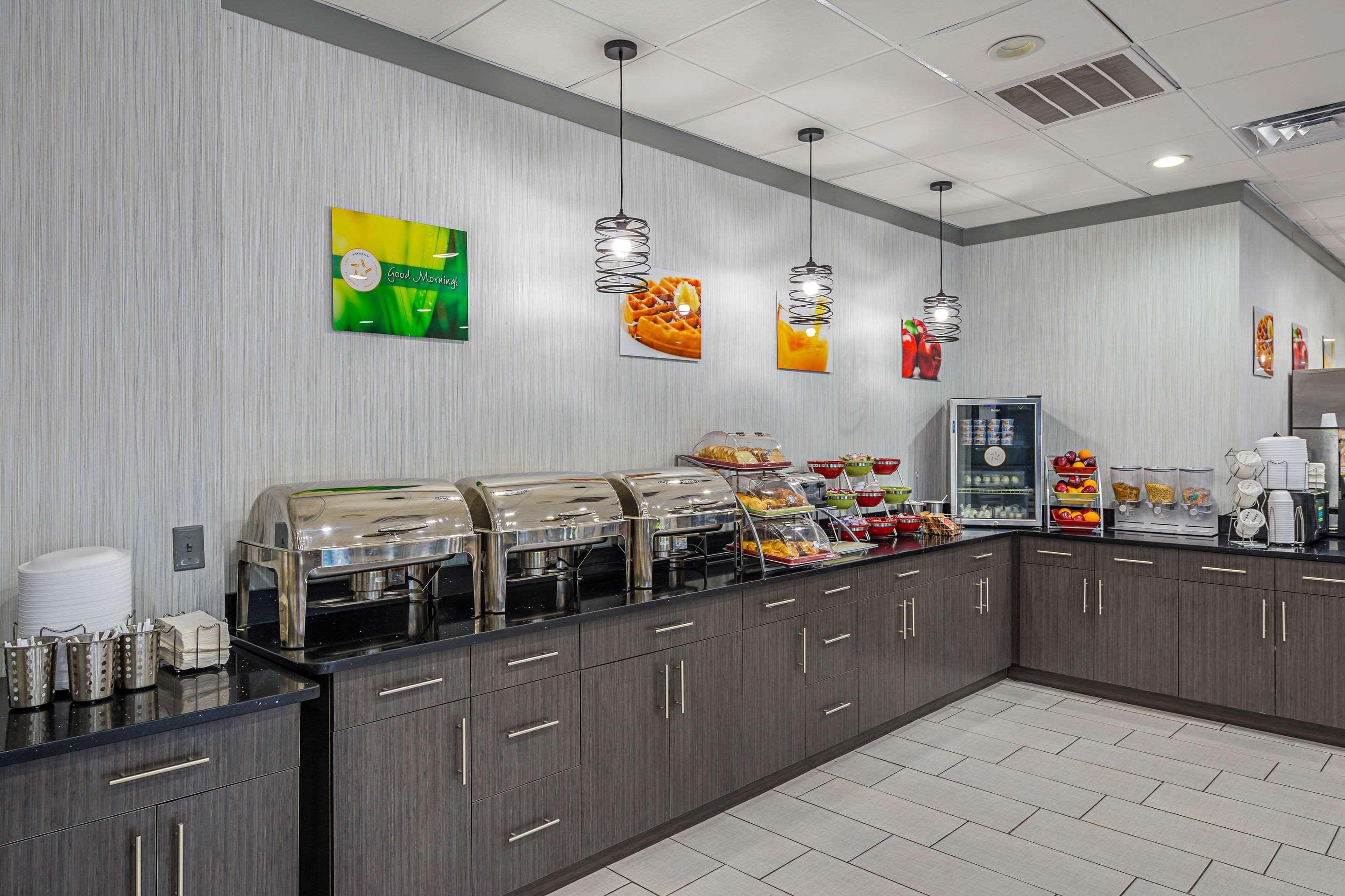 Hotel Quality & - Haywood Mall