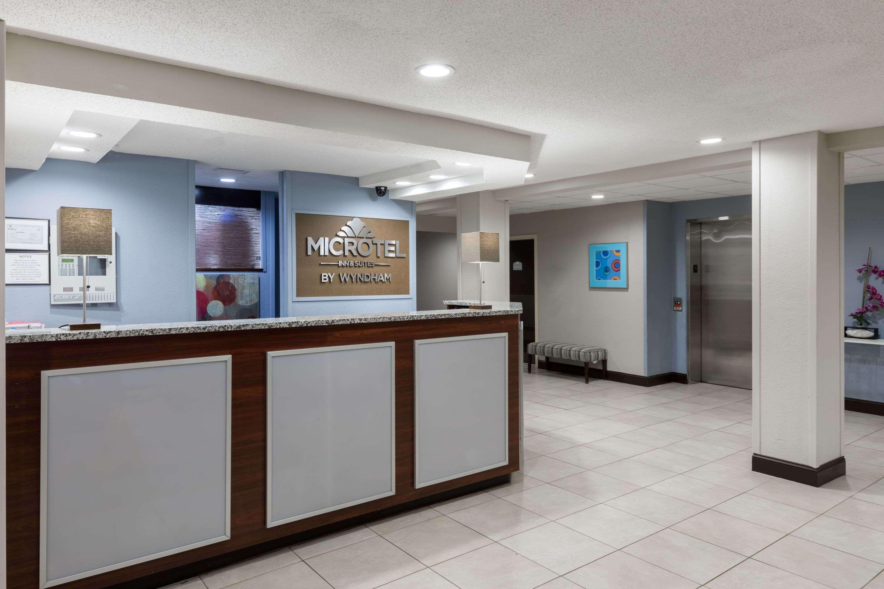 Hotel Microtel & - 2*