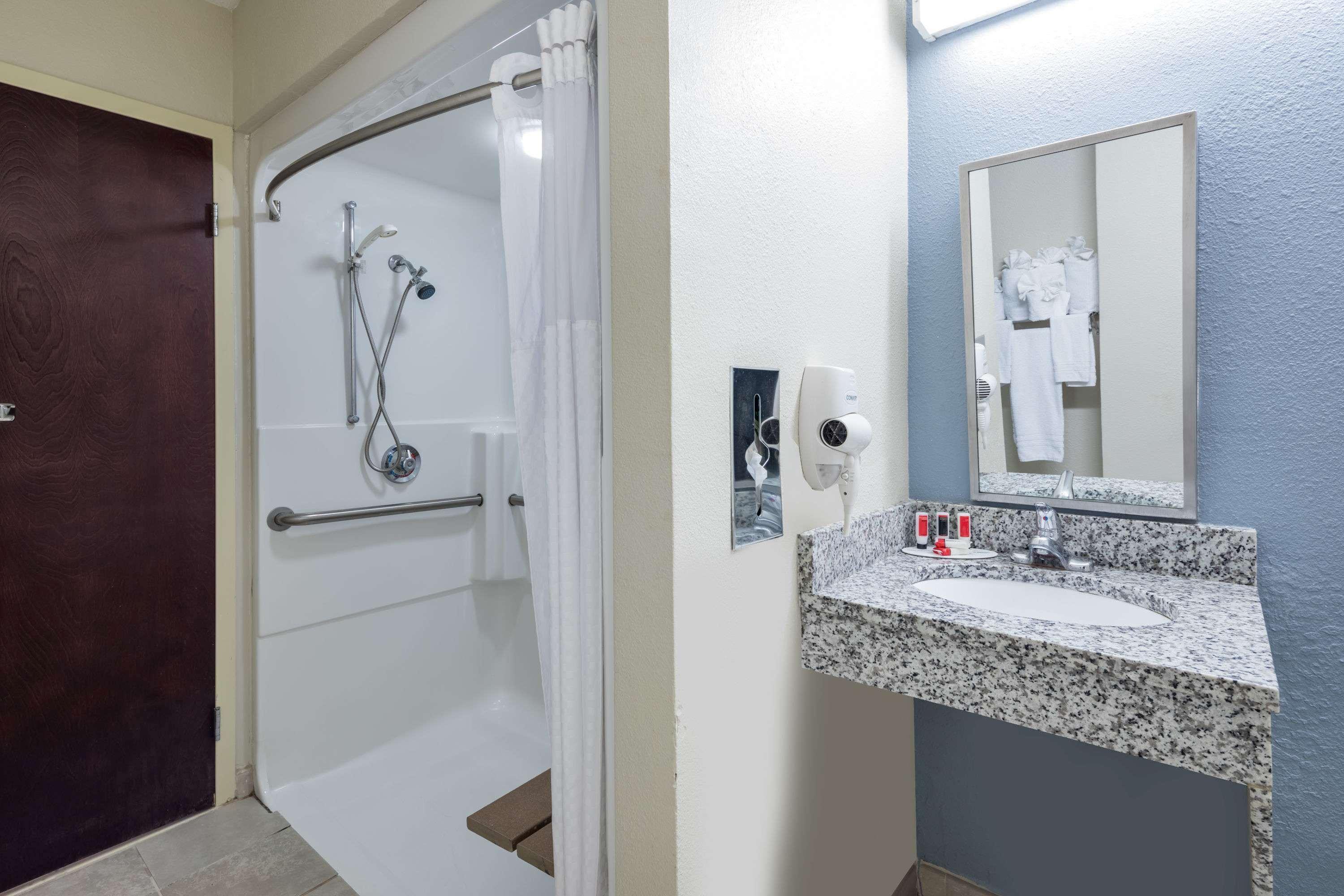 Microtel & - Hotel 2*