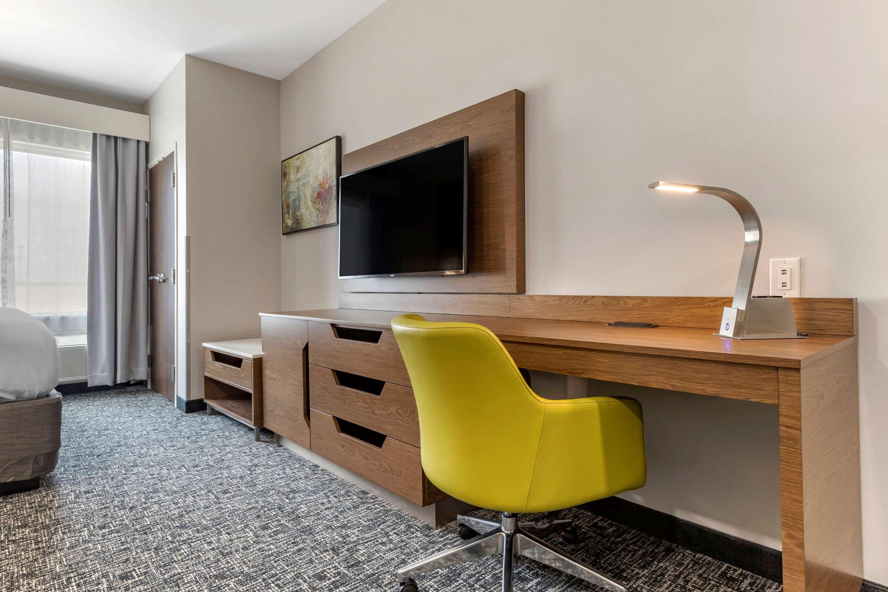 Hotel Comfort Airport