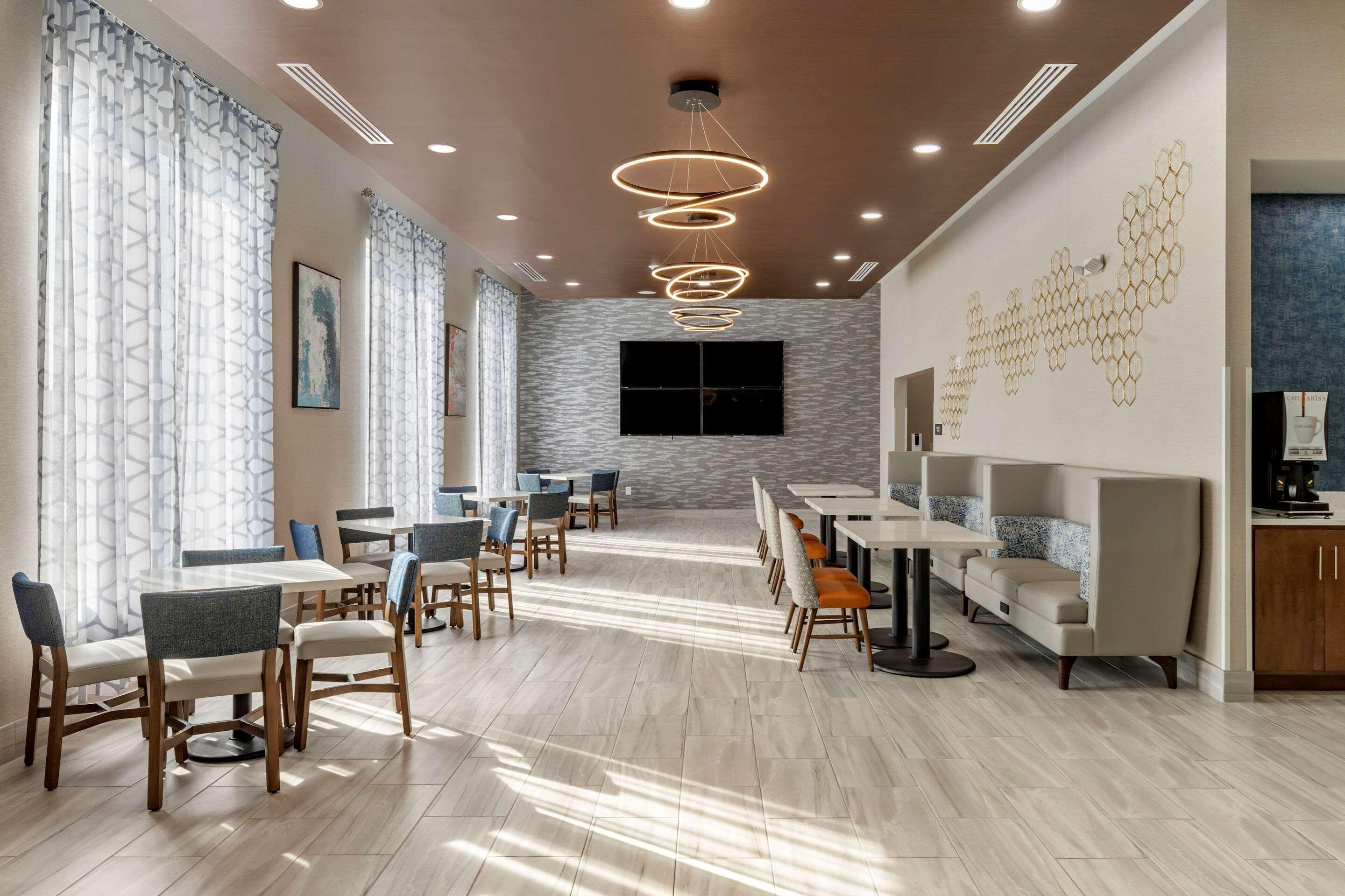 Comfort Airport Hotel 2*