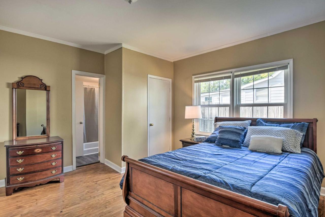 Cozy About 2 Mi To Downtown! Holiday home *