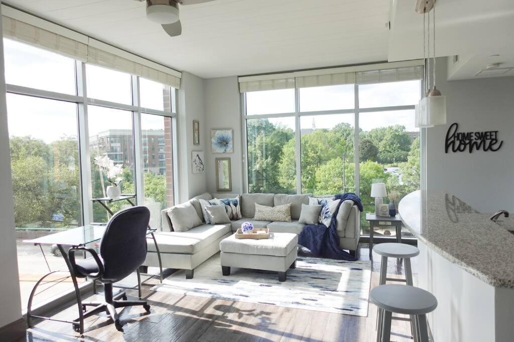 Luxury Downtown With Balcony! * Greenville