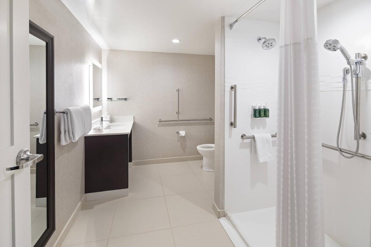 By Marriott Downtown 3*