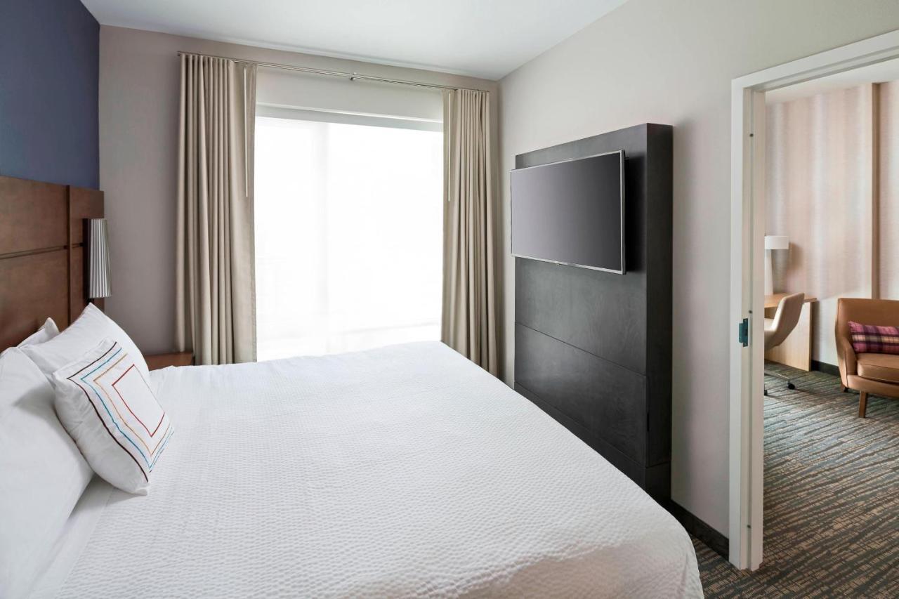 By Marriott Downtown Hotel