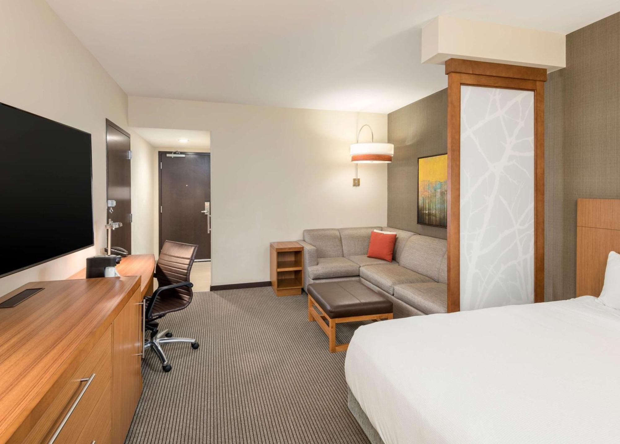 Hyatt Place Downtown 3*