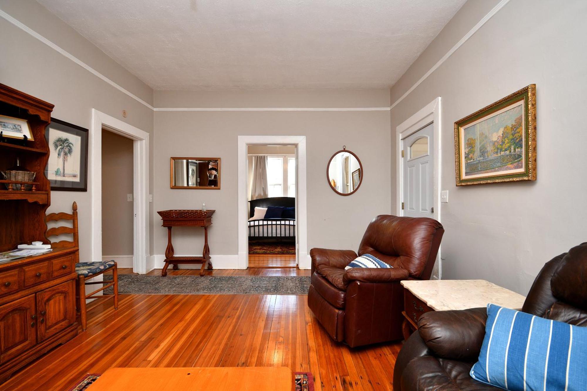 Unity Park Retreat - Walk To Unity Park, Half A Mile Away - Private Backyard! * Greenville