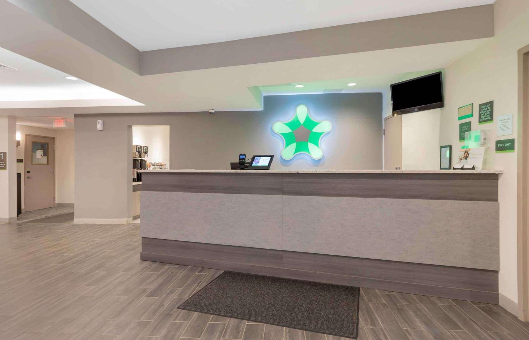 Hotel Extended America Premier - - Woodruff Road