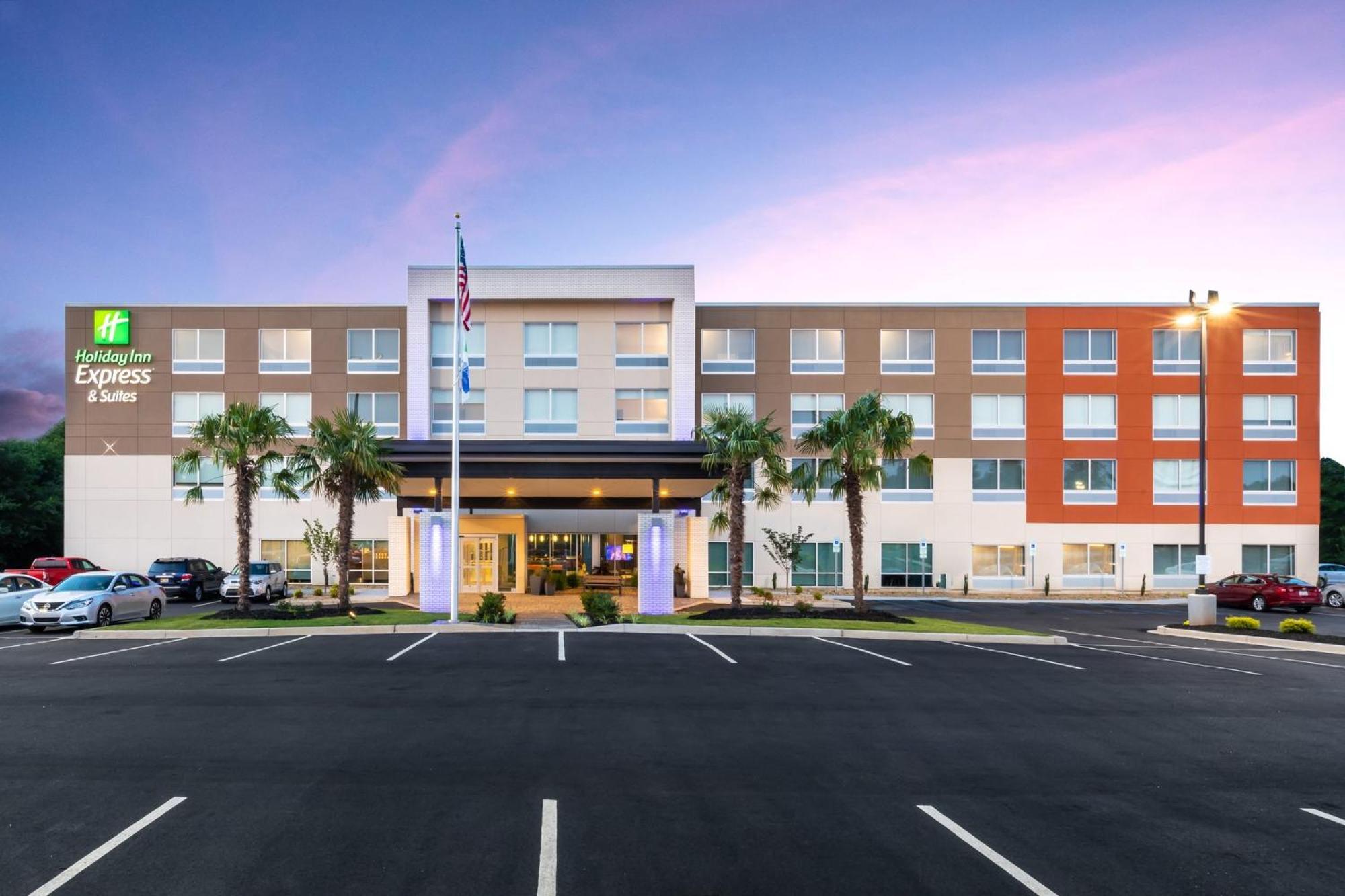 Express & - - Taylors By Ihg 3* Greenville