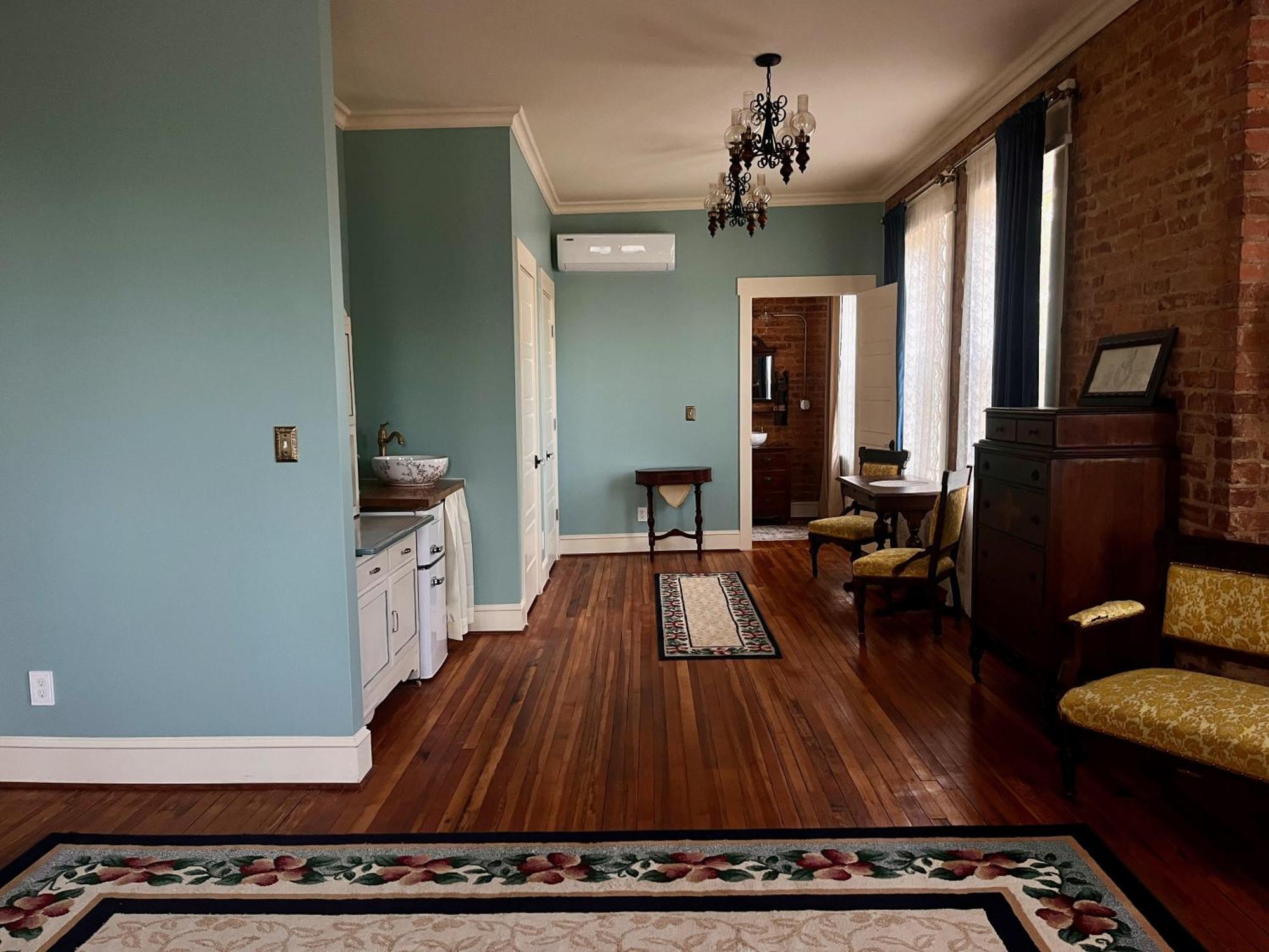 Tanglewood Inn Greenville