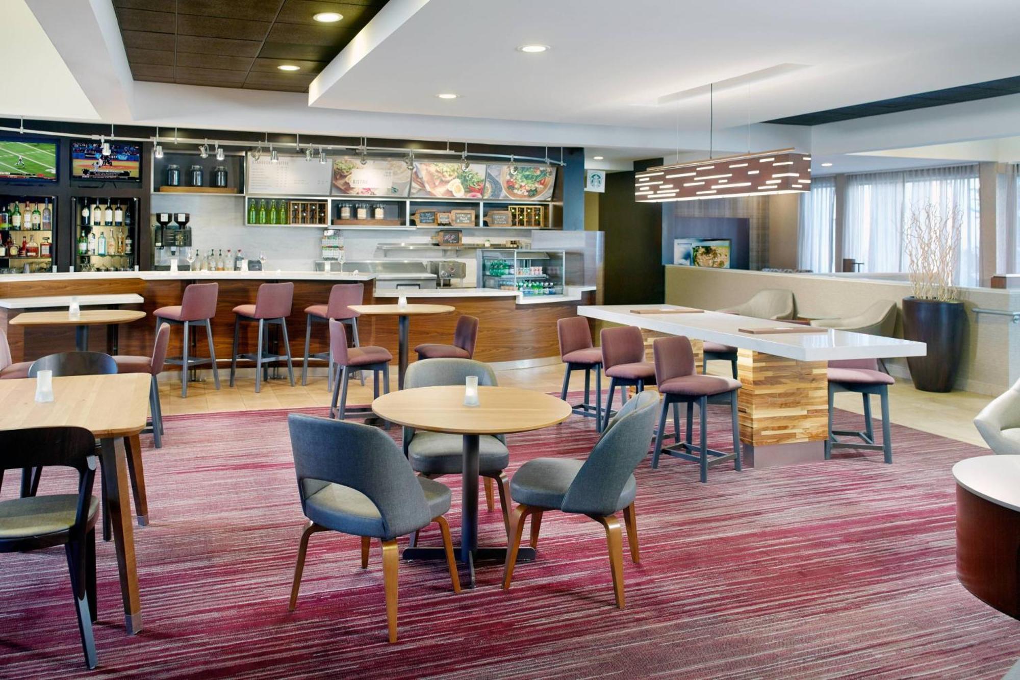 Courtyard Haywood Mall 3*