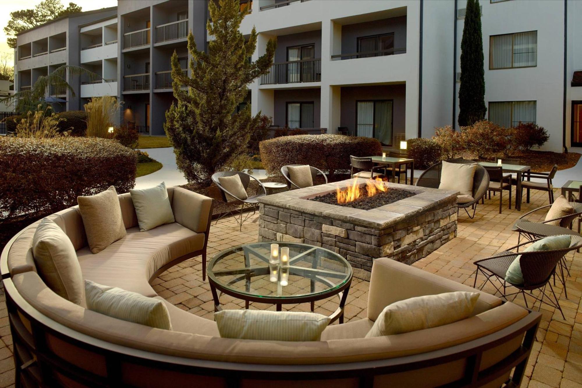 Hotel Courtyard Haywood Mall 3*