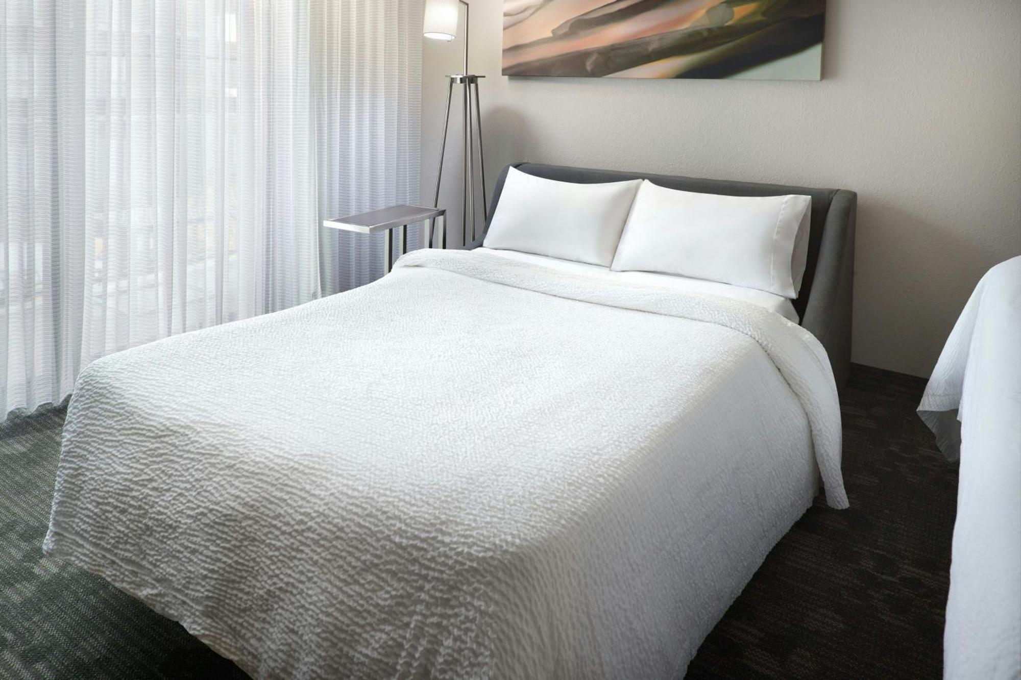 Hotel Courtyard Haywood Mall 3*