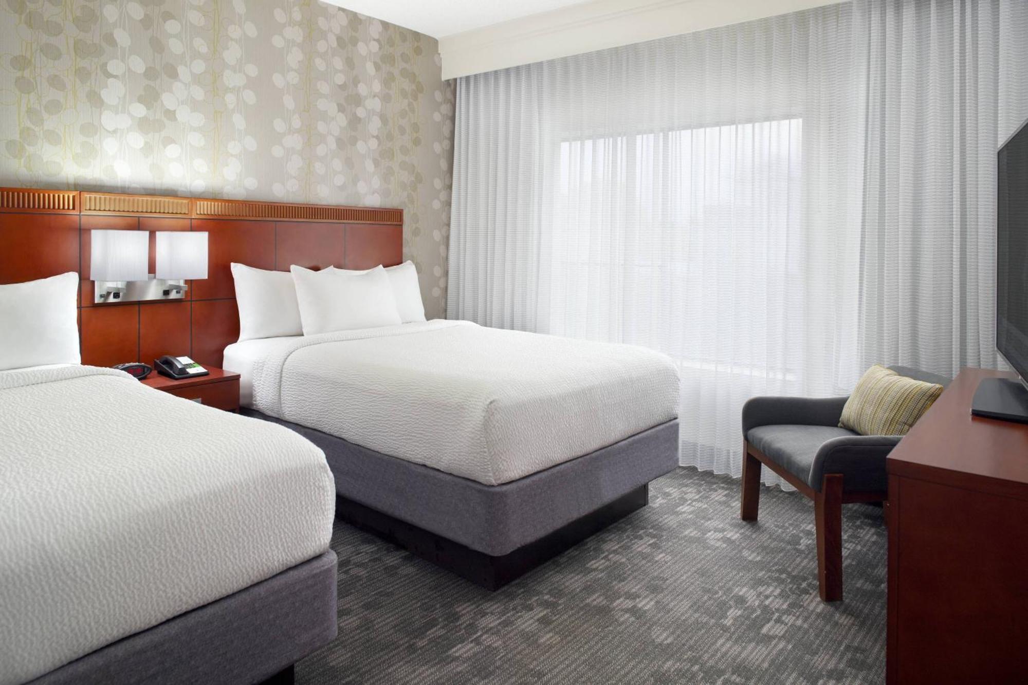 Hotel Courtyard Haywood Mall 3*