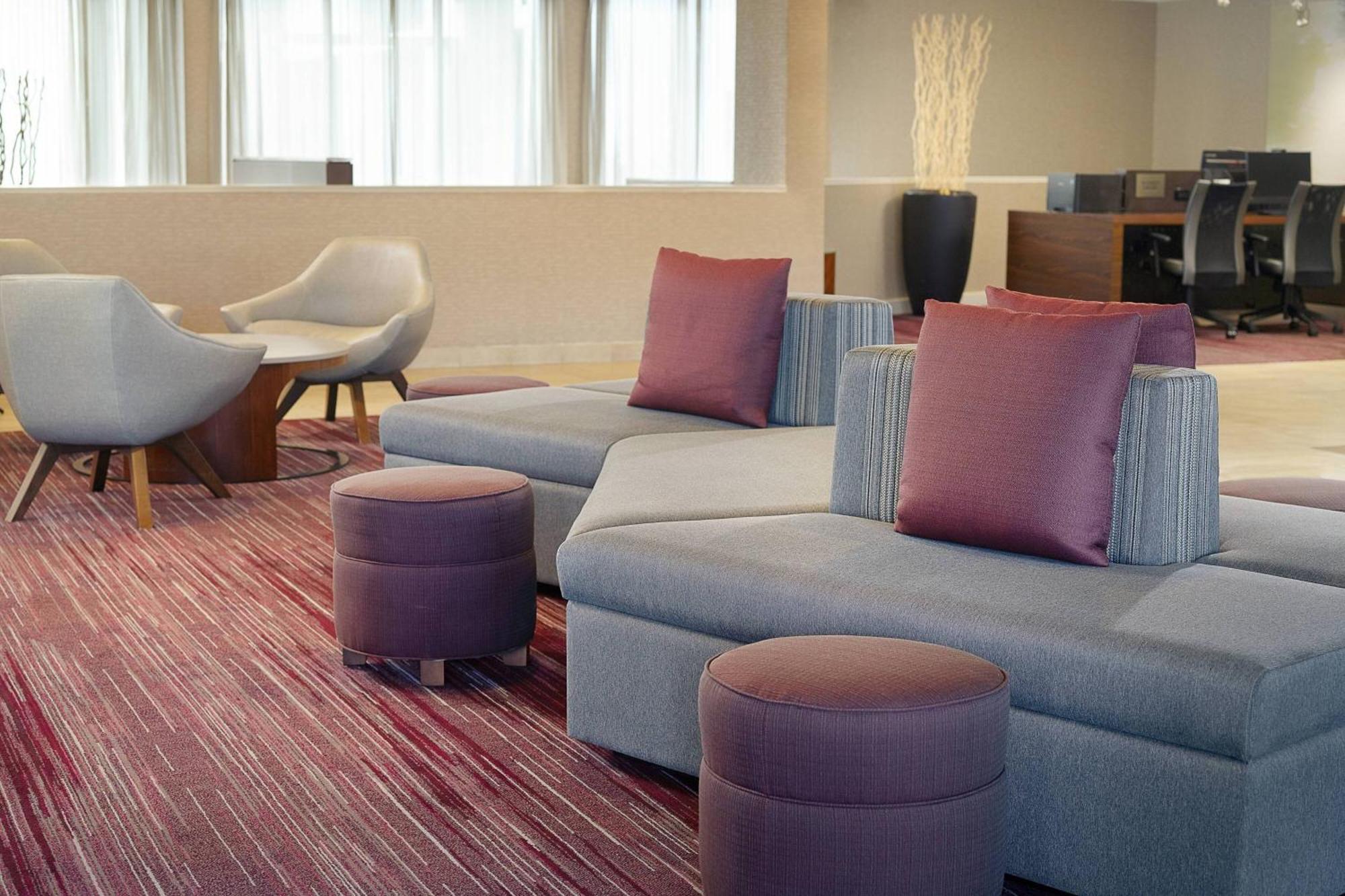 Hotel Courtyard Haywood Mall 3*