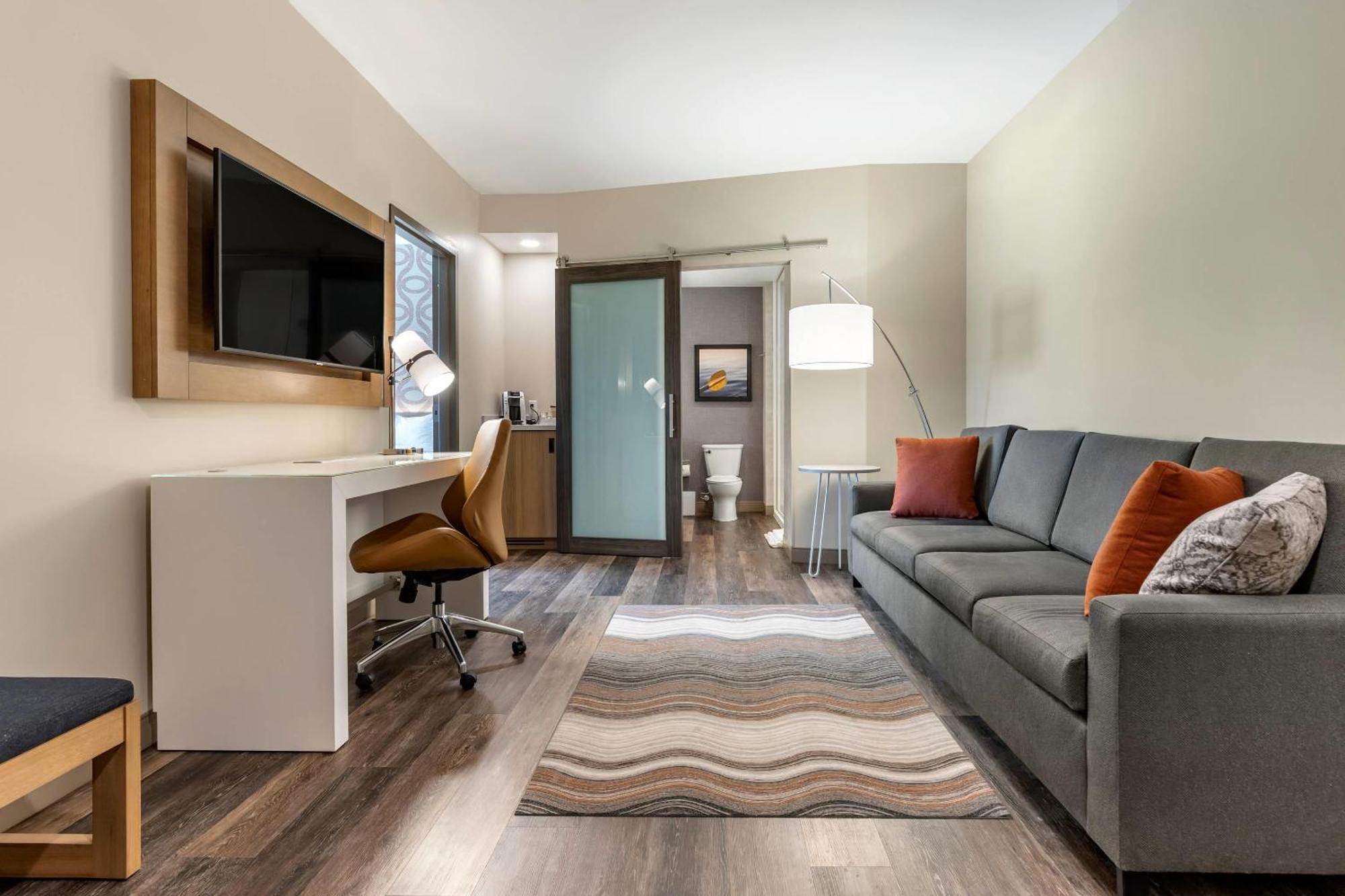 Cambria Hotel