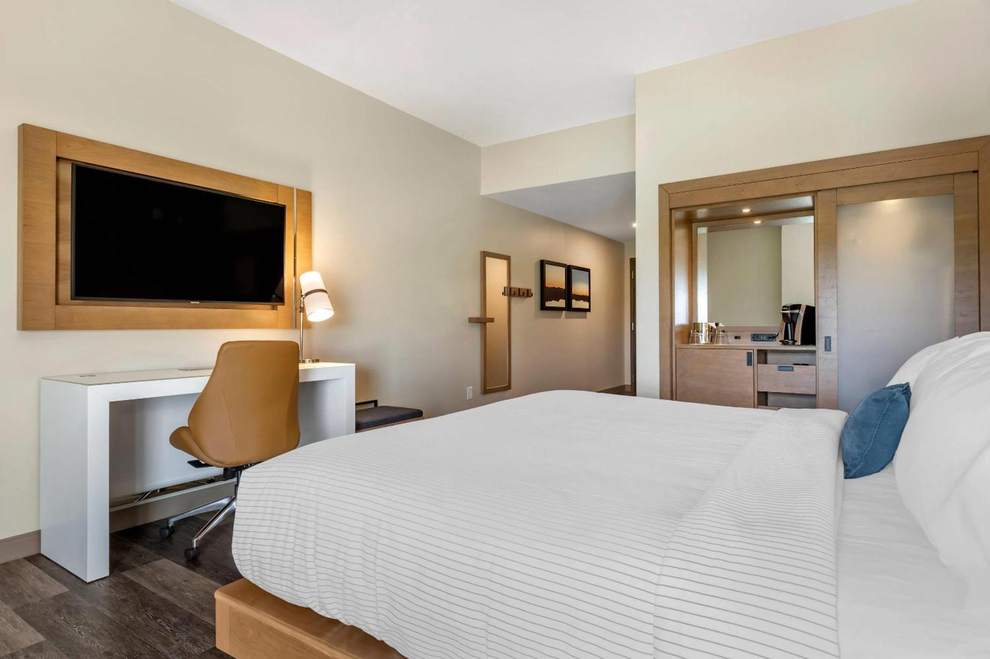 Cambria Hotel
