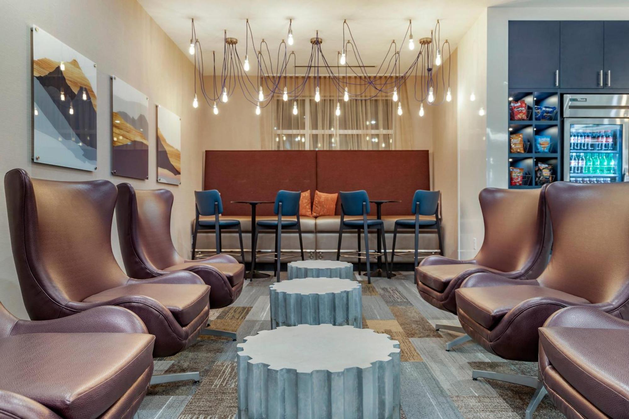 Cambria Hotel 3*