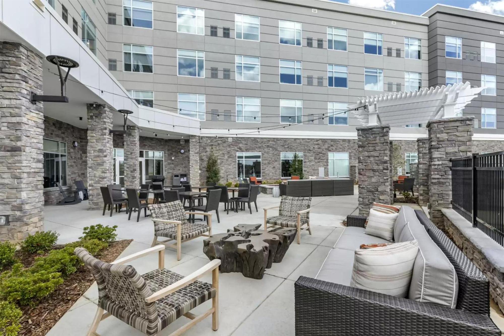 Hotel Doubletree By Hilton Woodruff Road 3*