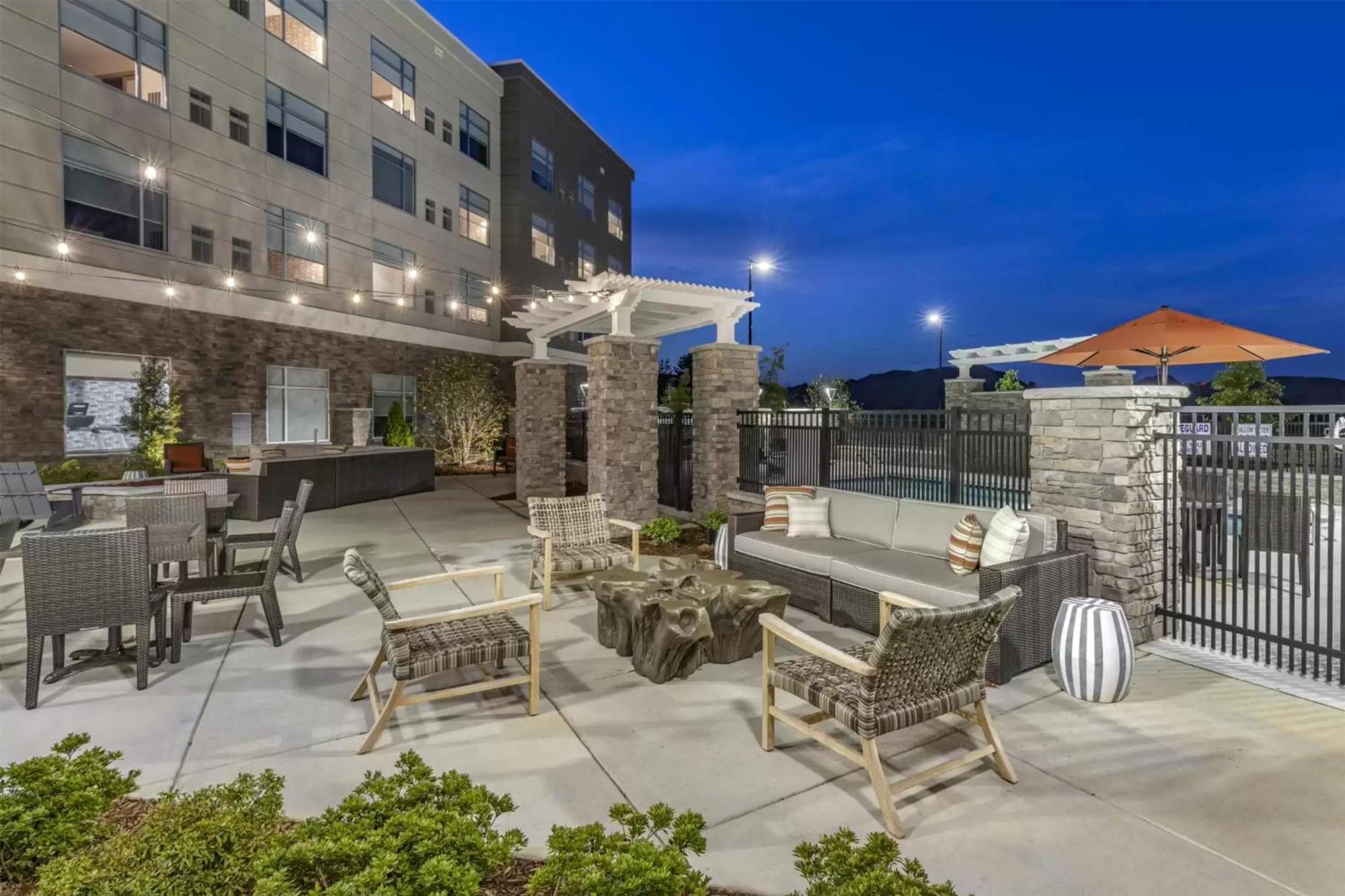 Doubletree By Hilton Woodruff Road