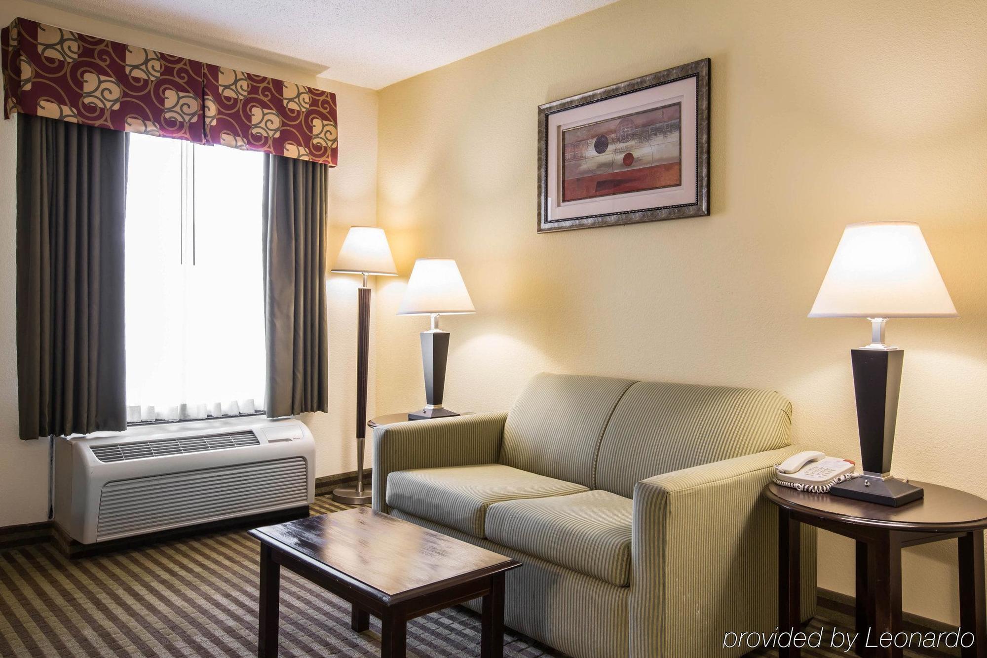 Hotel Quality & - Haywood Mall Greenville