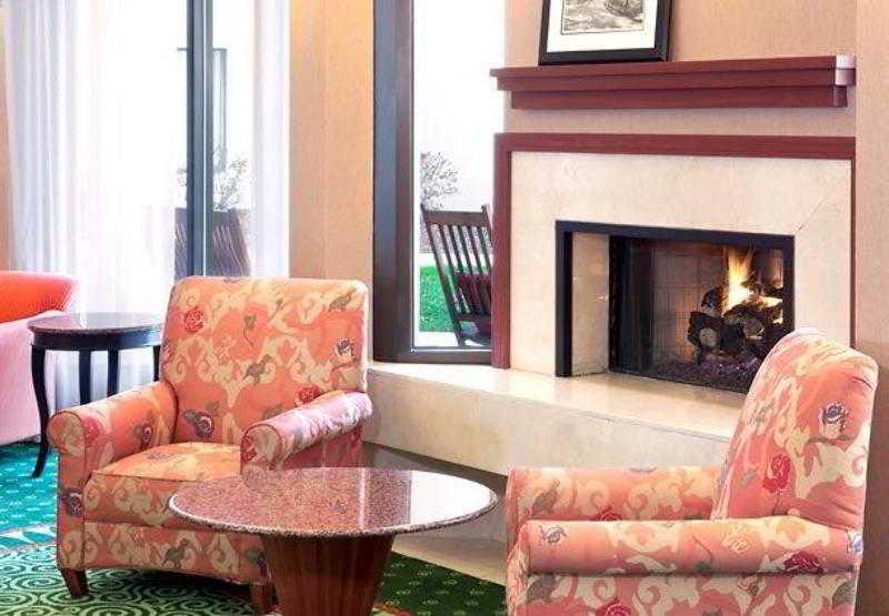 Courtyard Haywood Mall Hotel 3*