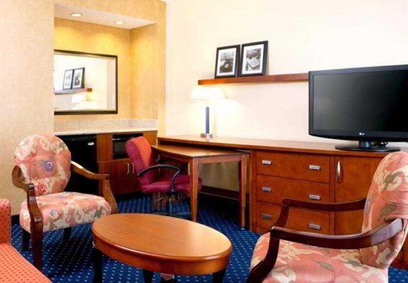Hotel Courtyard Haywood Mall 3*