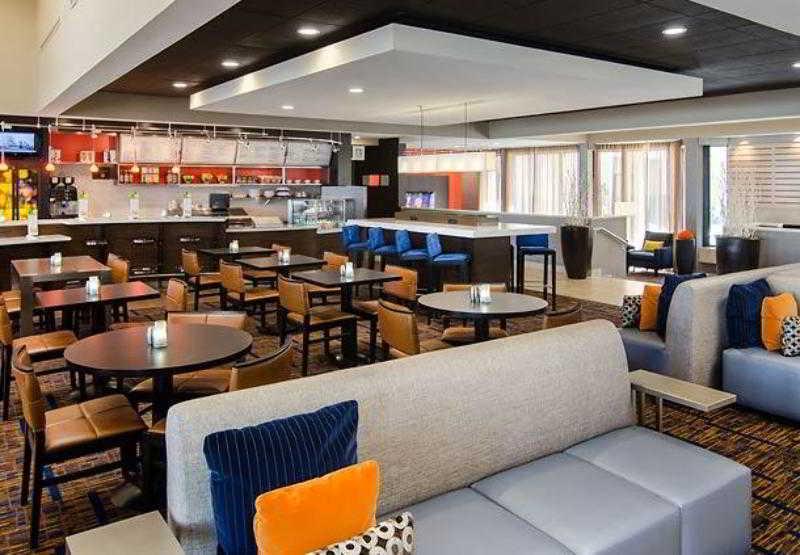 Courtyard Haywood Mall 3*