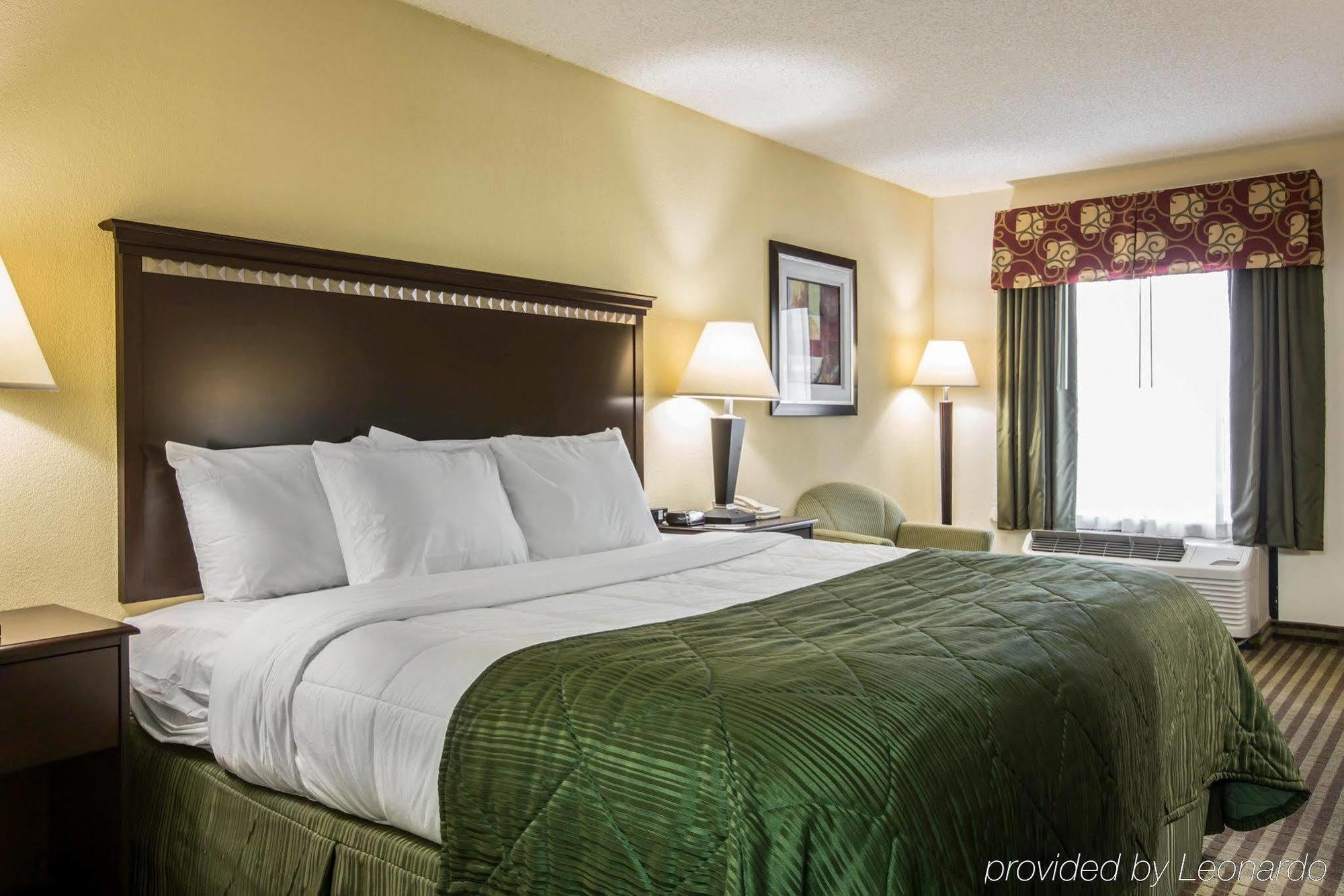 Quality & - Haywood Mall Hotel 2*