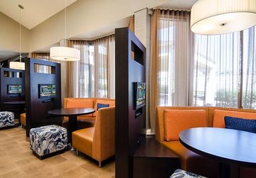 Courtyard Haywood Mall Hotel 3*