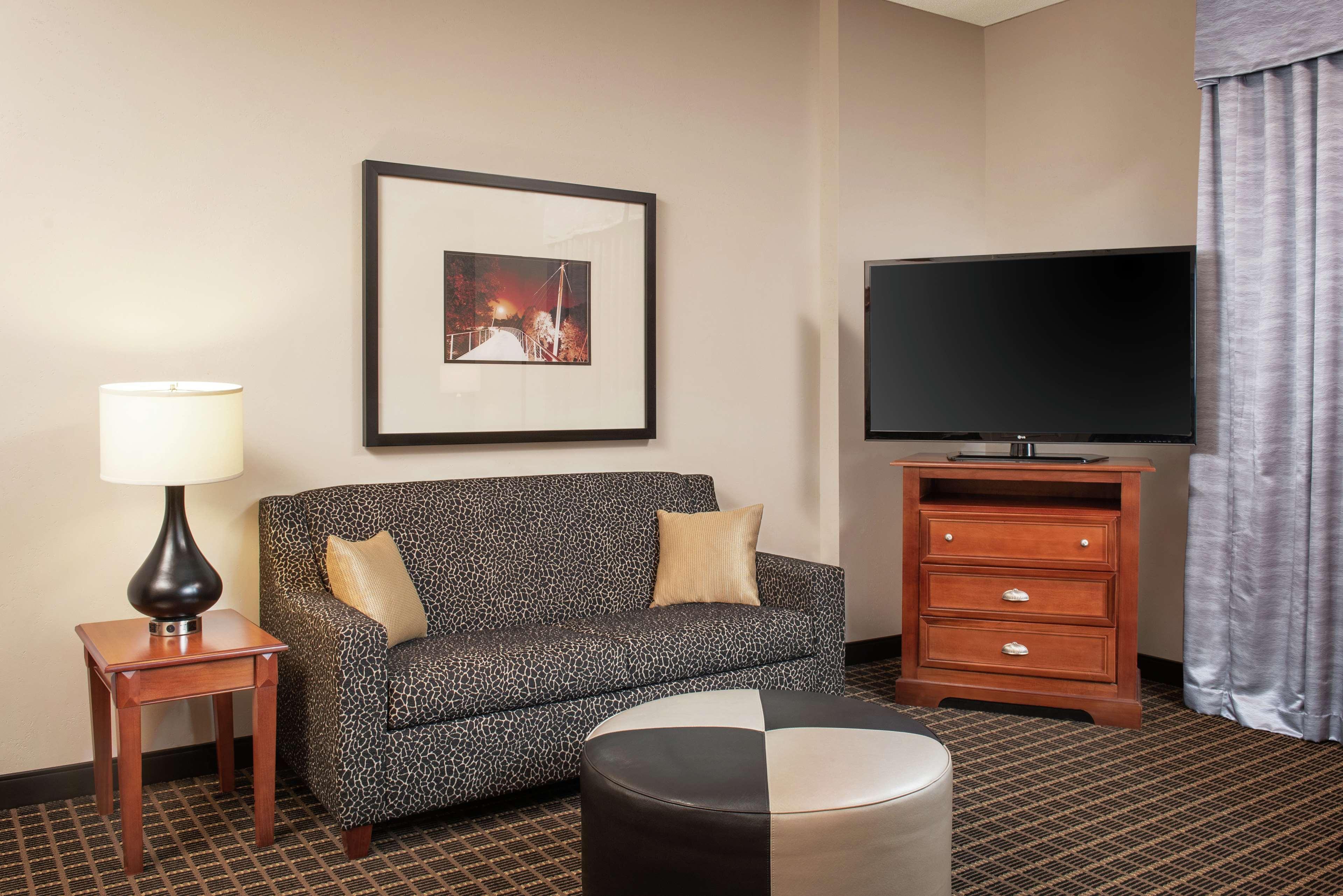 Hotel Hampton & Greenville-downtown-riverplace 3*