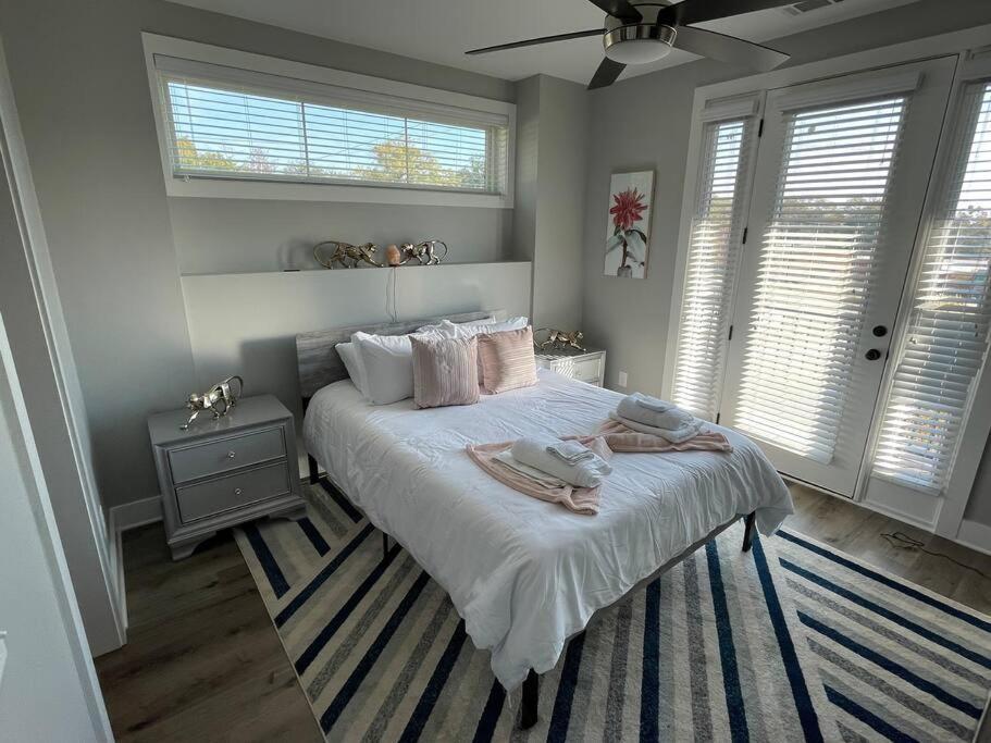 Pet Friendly Wi-fi Luxury Gated Community Downtown Greenville