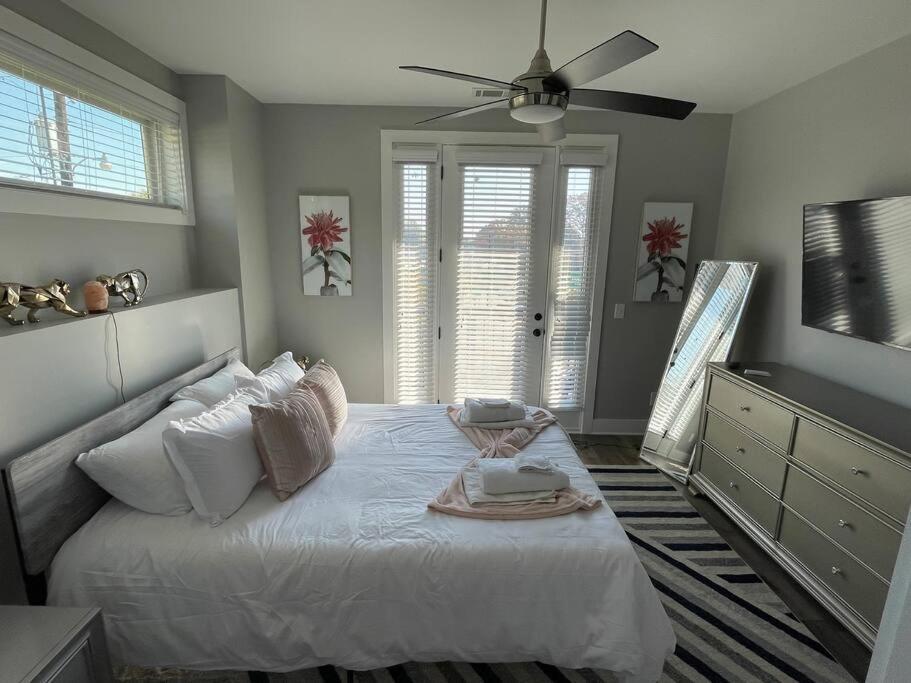 Pet Friendly Wi-fi Luxury Gated Community Downtown