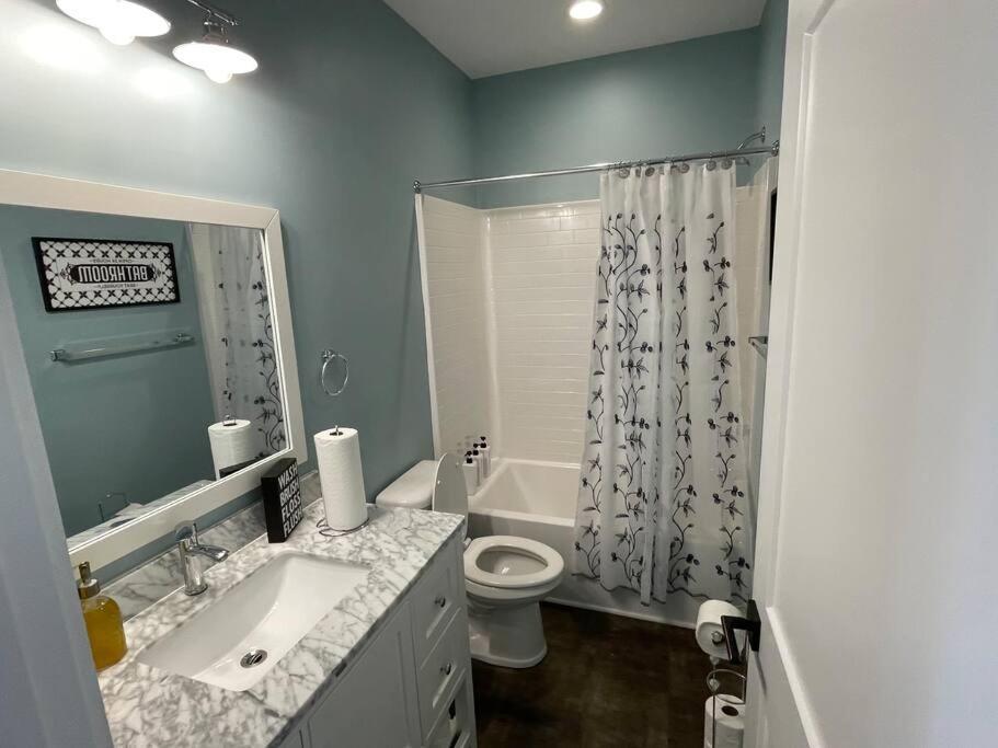 Pet Friendly Wi-fi Luxury Gated Community Downtown Apartment Greenville