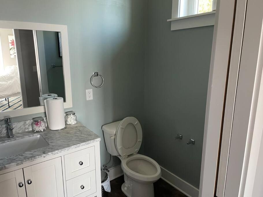 Pet Friendly Wi-fi Luxury Gated Community Downtown Apartment