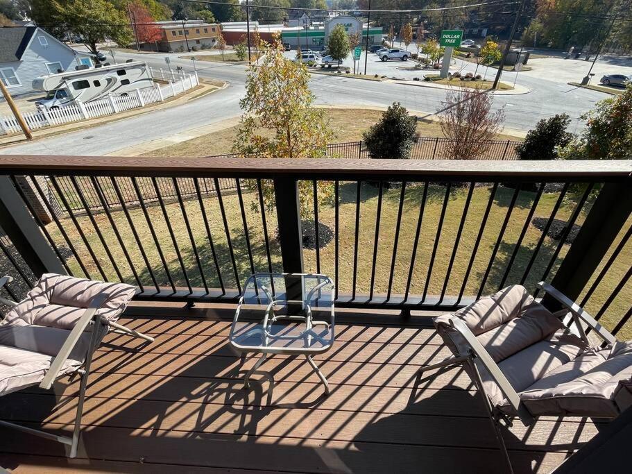Pet Friendly Wi-fi Luxury Gated Community Downtown
