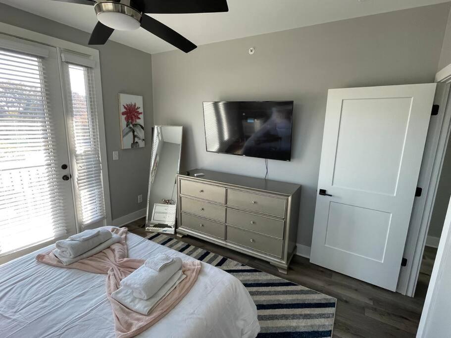 Pet Friendly Wi-fi Luxury Gated Community Downtown * Greenville