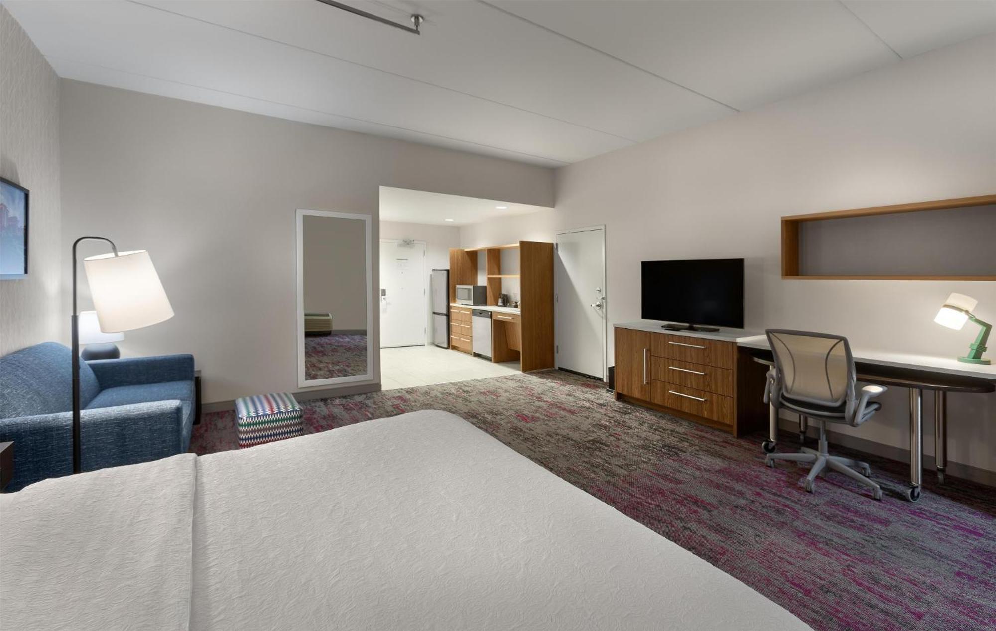 Hotel Home2 By Hilton Airport